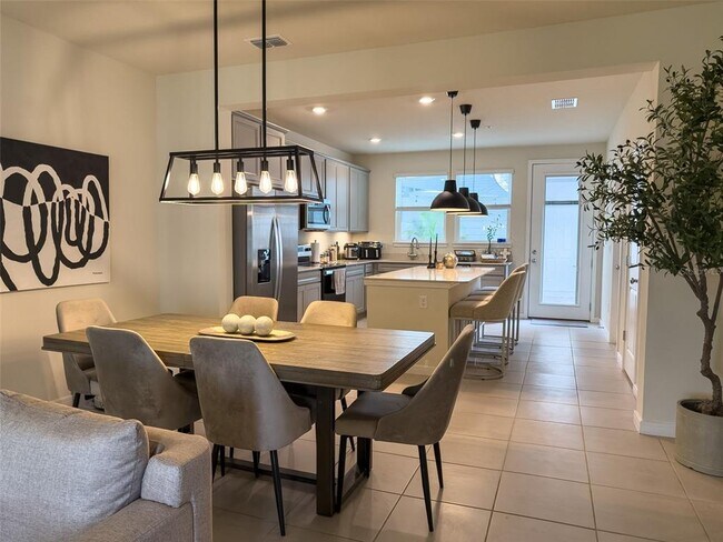 Building Photo - 5640 Pineland Run