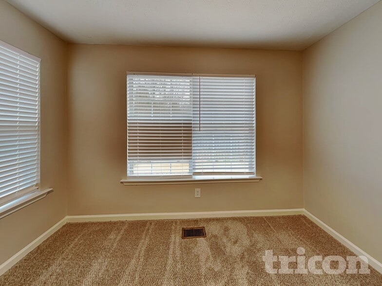 Building Photo - 132 Diamond Ct