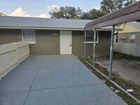 Building Photo - Move-In Ready 1BR/1BA Duplex with Modern Updates in Prime Zephyrhills Location!