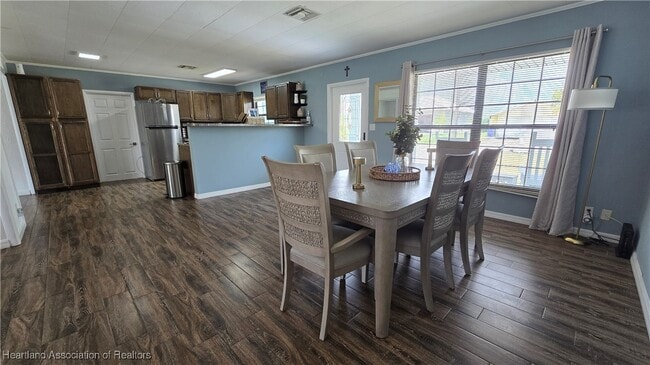 Building Photo - 639 Killarney Dr