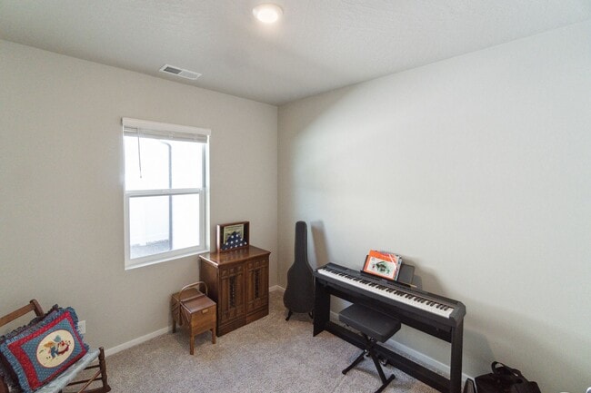 Building Photo - 4 Bed 2 Bath Single Family Home in Cheney!!