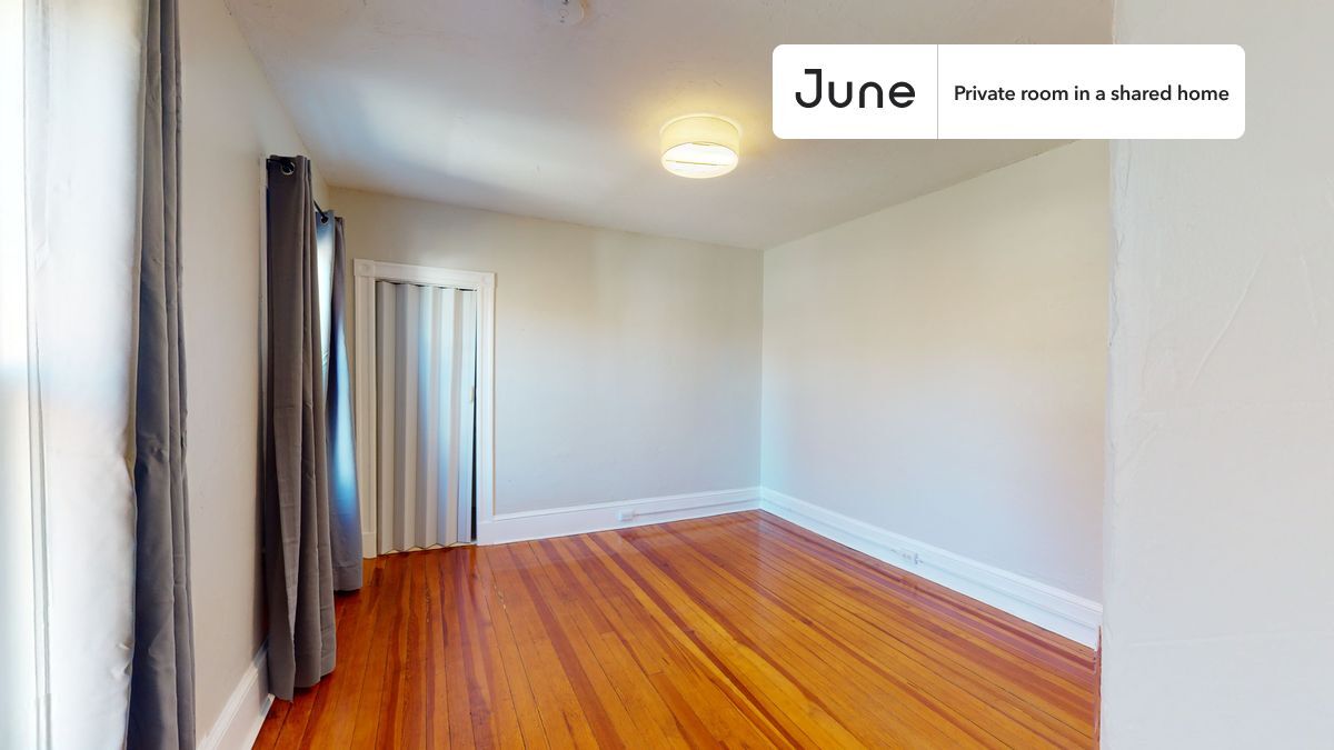 Building Photo - Room in Shared 3 bed/1 bath home
