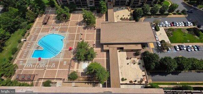 Building Photo - 3701 S George Mason Dr