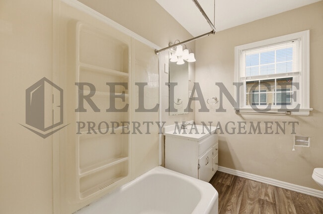 Building Photo - 571 S Roosevelt St