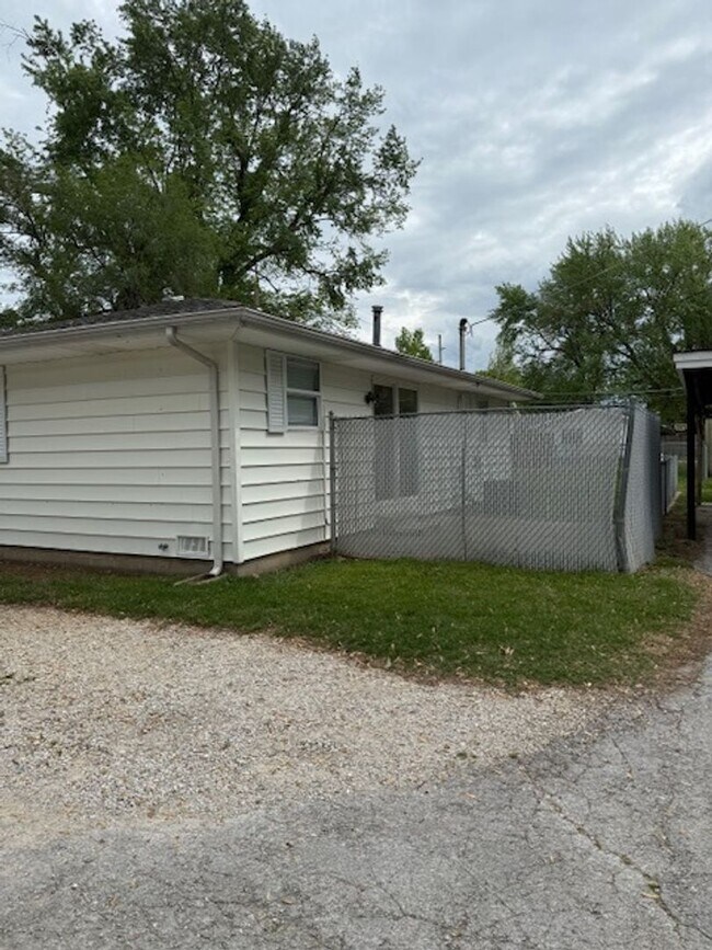 Building Photo - 2505 S Ingram Mill Rd
