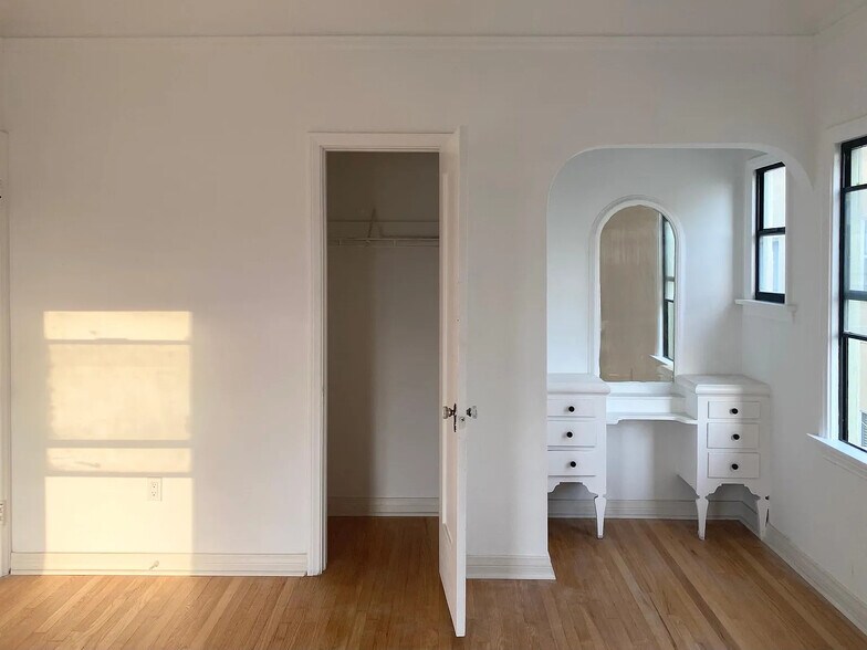 Main bedroom - 2807 Hillcrest Dr