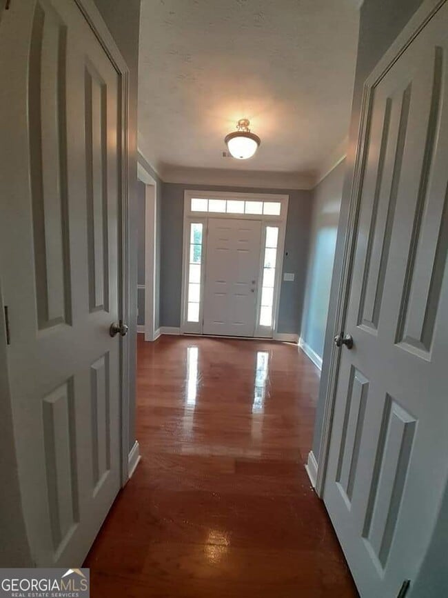 Building Photo - 208 Autumn Trail Way