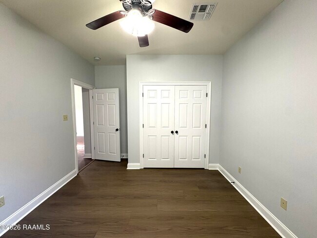 Building Photo - 120 Mirada Ln