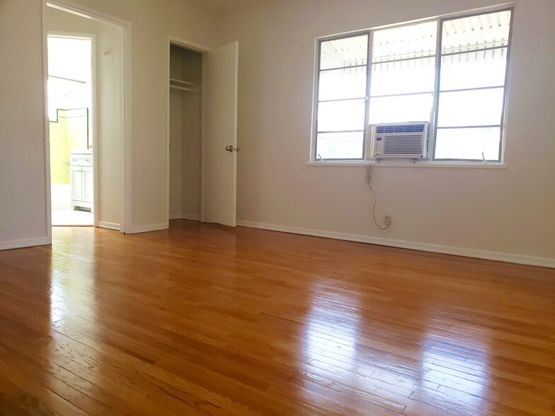 Building Photo - 2022 N Commonwealth Ave