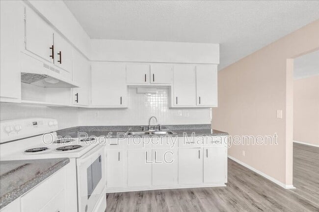 Building Photo - 701 Linwood Dr