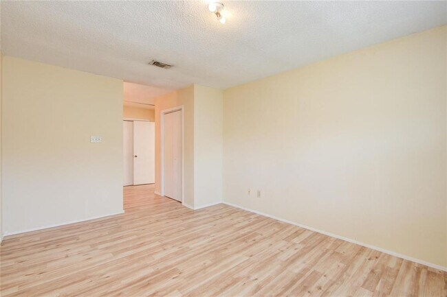 Building Photo - 6103 Ludington Dr