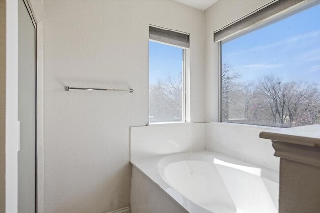 Building Photo - 14704 Yora Dr