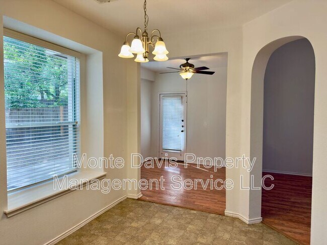 Building Photo - 10317 Laredo Dr