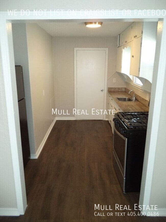 Building Photo - 4801 N Willow Ave