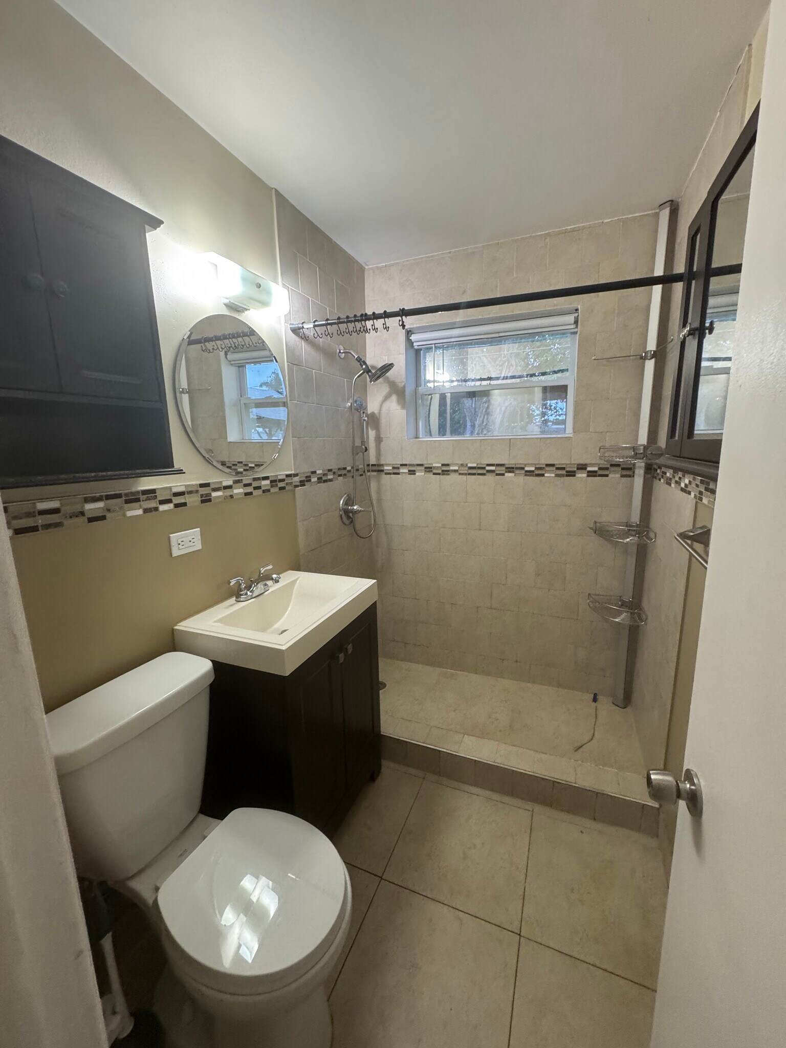 Building Photo - 401 SW 10th Ter