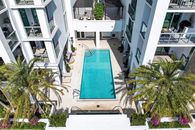 Building Photo - 495 E Royal Palm Rd