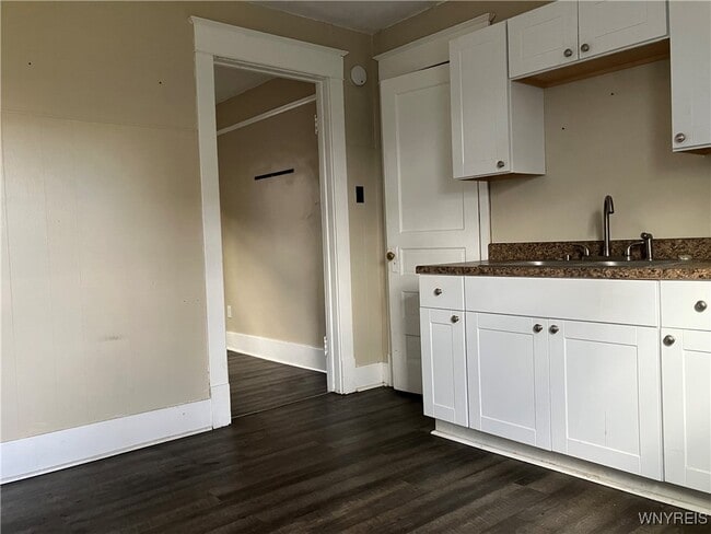 Building Photo - 2253 Niagara St