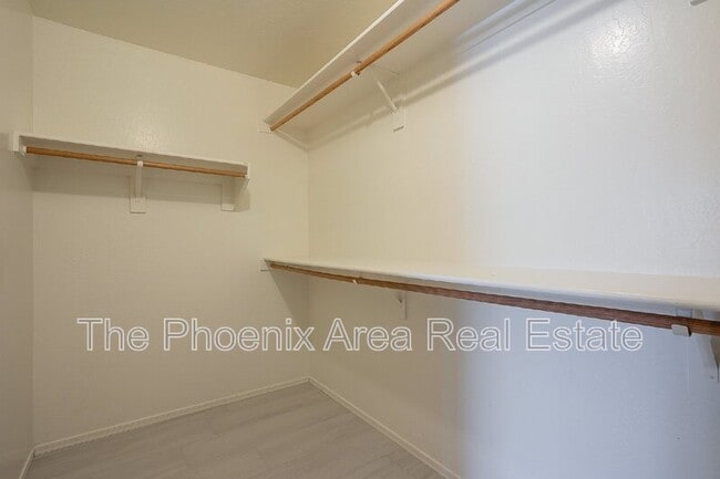 Building Photo - 1070 W Chilton Dr