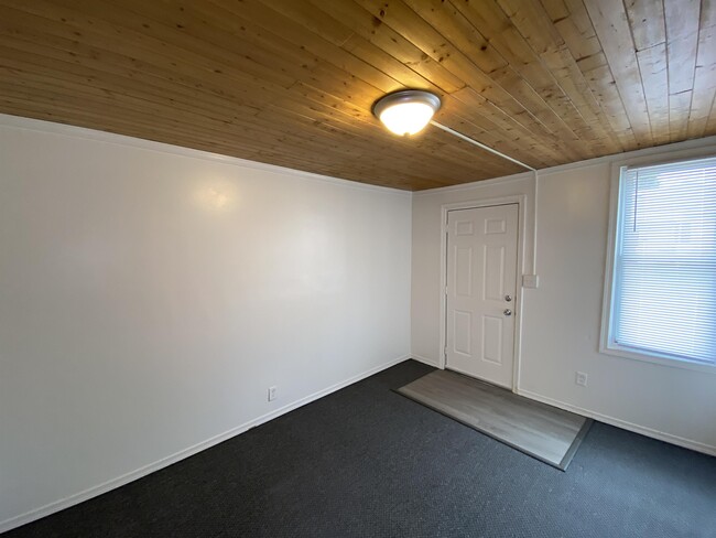 Building Photo - 338 S Sherman St