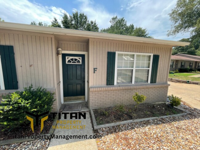 Primary Photo - 2 Bed/2 Bath End Unit Apartment