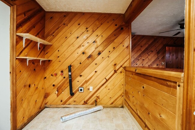 Building Photo - 122 Brennan St