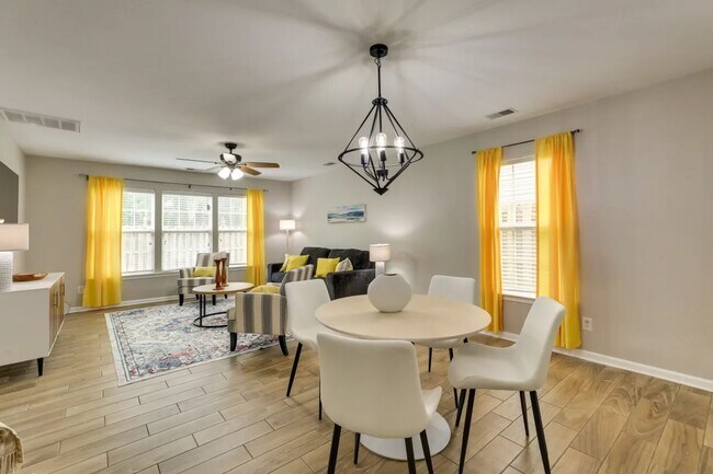 Building Photo - Vistiana Off Dorchester in Dorchester II S...