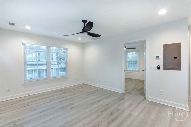 Building Photo - 226 W 39th St