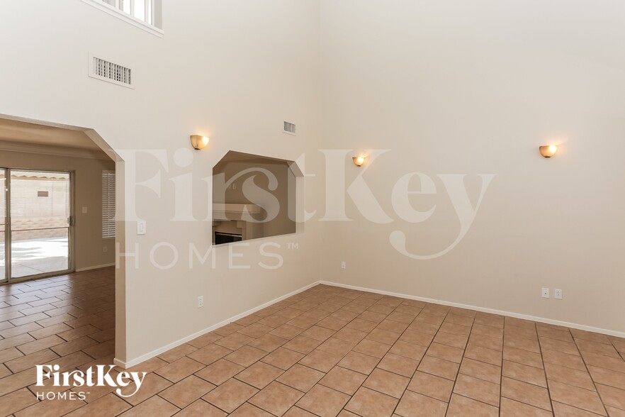 Building Photo - 1673 Black Hills Way