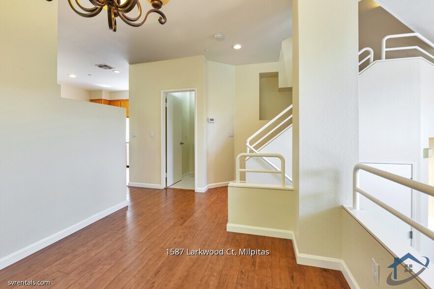 Building Photo - 1587 Larkwood Ct