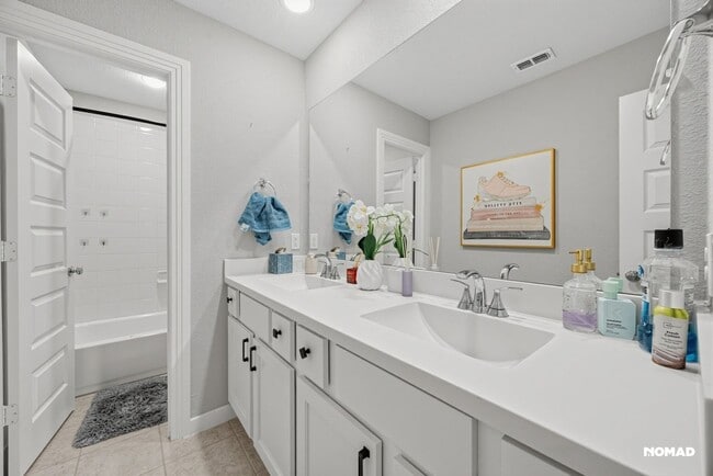Building Photo - 3958 Oak Crk Cir