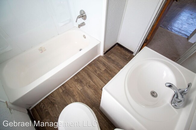 Building Photo - G3348 Flushing Rd