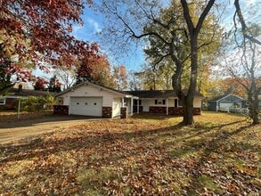 Building Photo - Adorable 3BR 2.5BA Home w/ Sun Room • 2 Car Garage  • Private Yard in Avon Lake