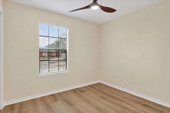 Building Photo - 4453 Lake George Dr