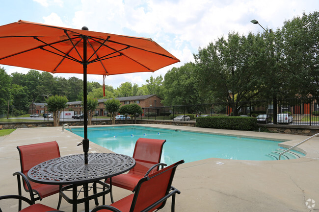 Pool - Greenbriar Commons