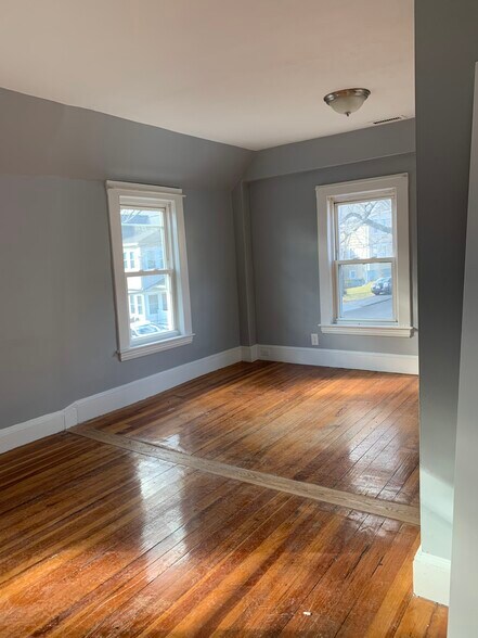 Building Photo - 62 Cedar St