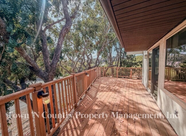 Building Photo - 26142 Carmel Knolls Dr
