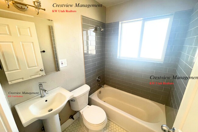 Building Photo - Claybourne Duplex