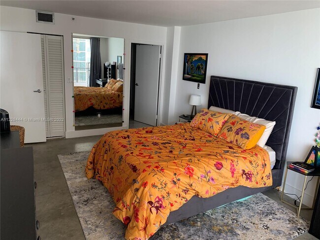 Building Photo - 555 NE 15th St