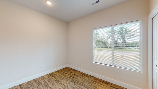 Building Photo - 413 W May St