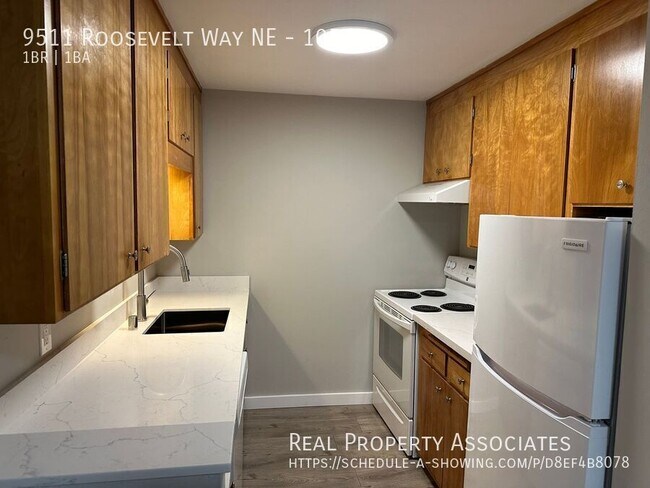Building Photo - 9511 Roosevelt Way NE