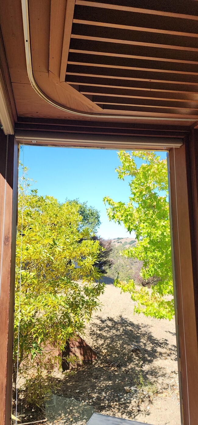 Building Photo - 100 Wimbledon Way