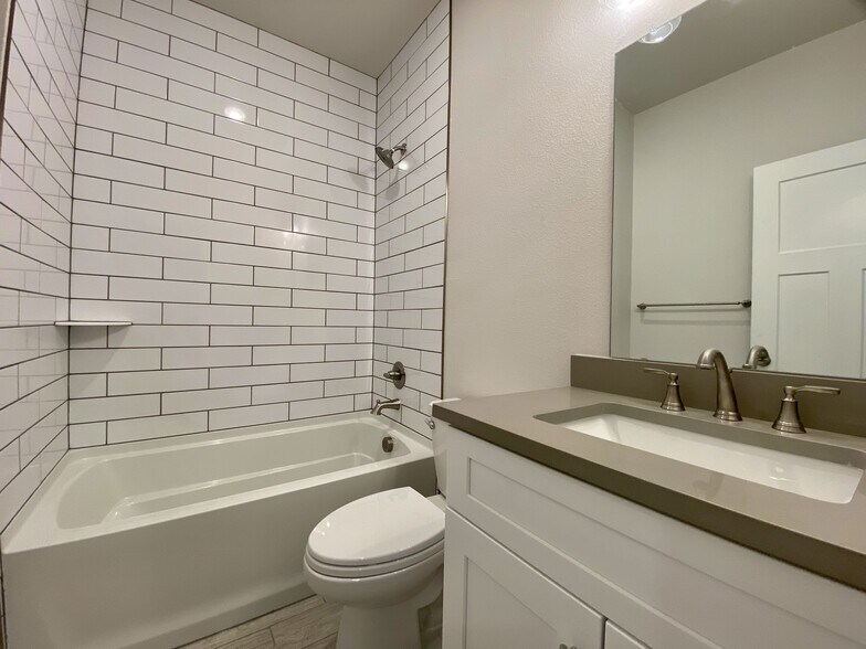 Building Photo - 2402 49th Ave Ct