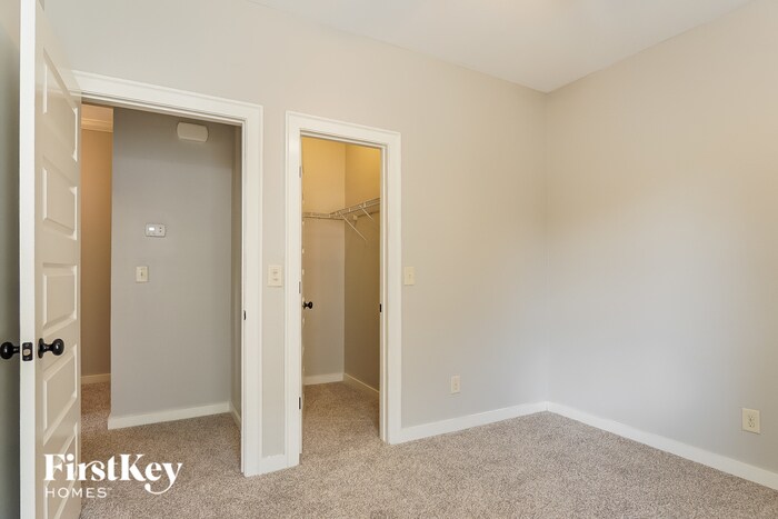 Building Photo - 604 Round Rd