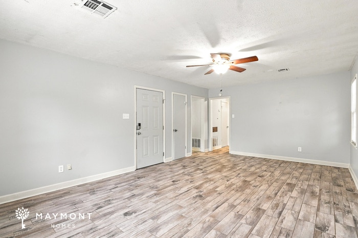 Building Photo - 3591 Robert E Lee Dr
