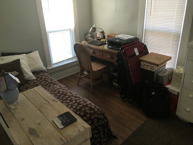 Building Photo - 231 Jones St