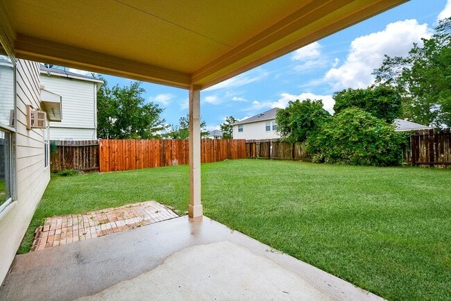 Building Photo - 18326 Thicket Grove Rd