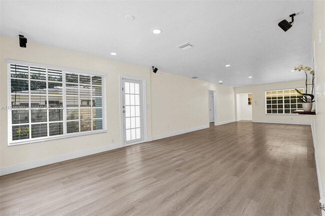 Building Photo - 5781 SW 25th St