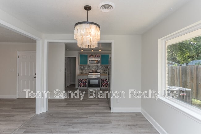 Building Photo - 3995 Tom Ln Dr