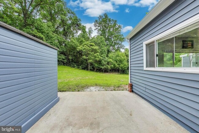 Building Photo - 3610 Wayneswood Rd