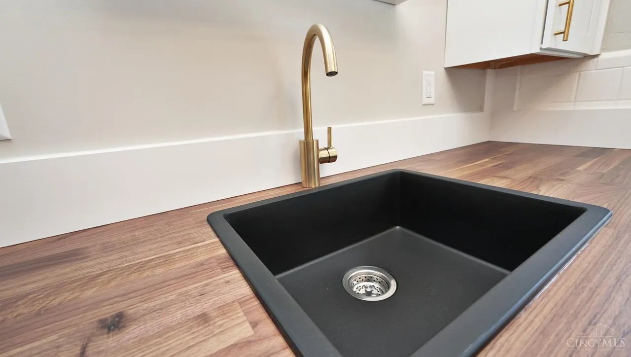 Building Photo - 2992 W McMicken Ave